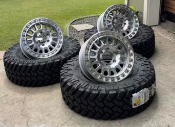 35/12.50R17 Toyo R/T Trail with KMC Impact forge wheels 17”