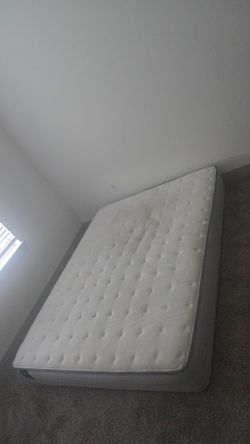 Serta California queen matress