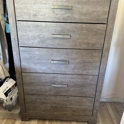Ashley Furniture Dresser Set 