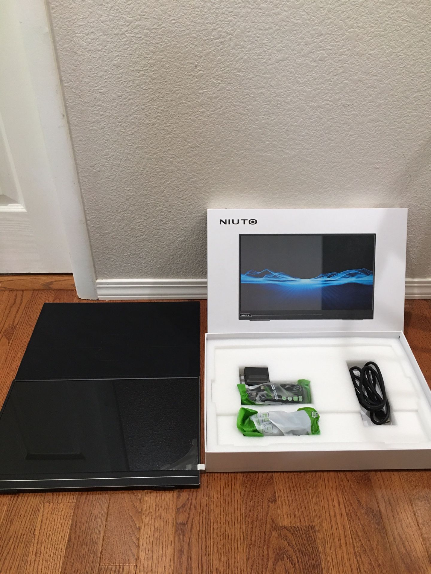 NIUTO Portable Monitor 17.3 100% sRGB FHD HDR IPS 1920x1080 Ultra-Slim Screen Dual Speakers with Type-C Mini HDMI