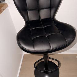 4 Barstools 