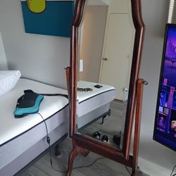 Make Me An Offer On Each Item You Are Interested In Buying In My Apartment