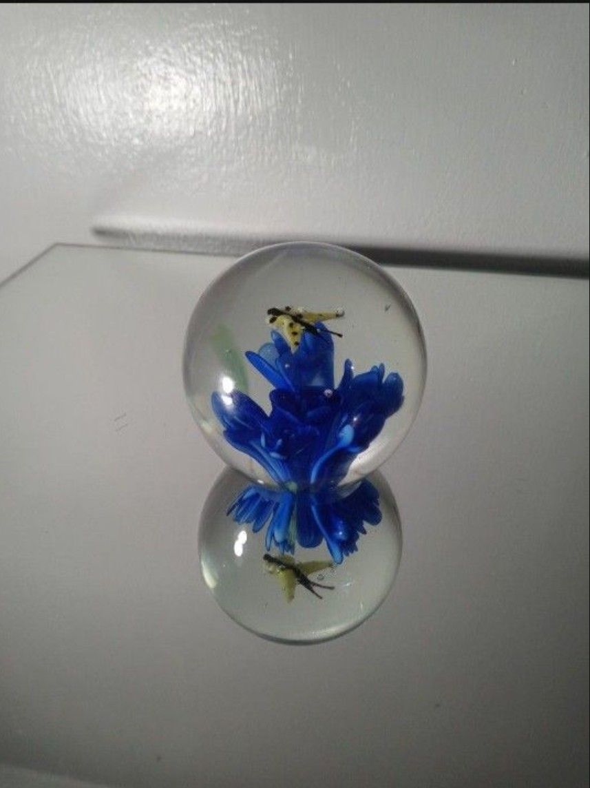 VINTAGE ART GLASS PAPERWEIGHT 3" - V80
