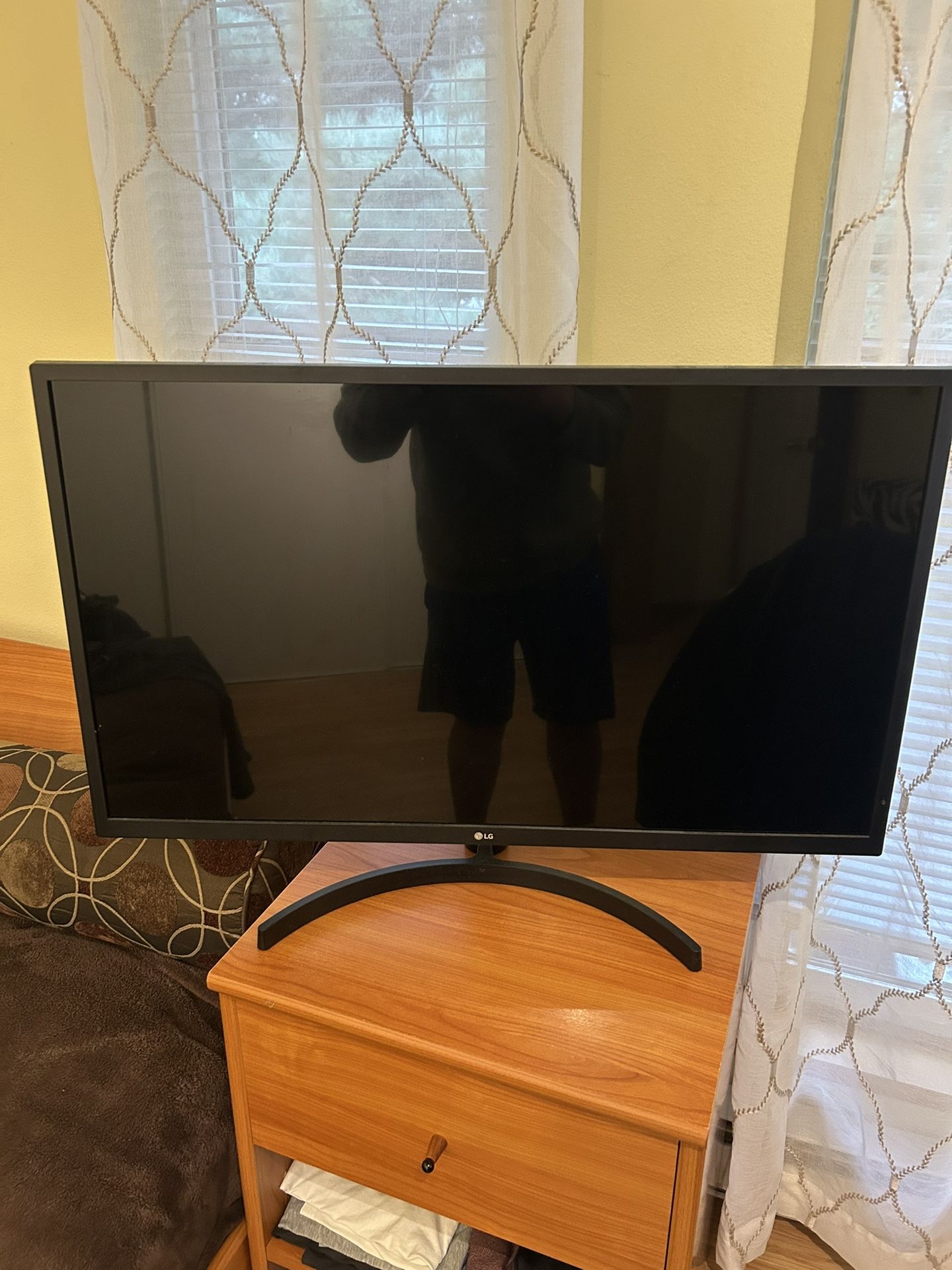 LG 32” Monitor Works Great