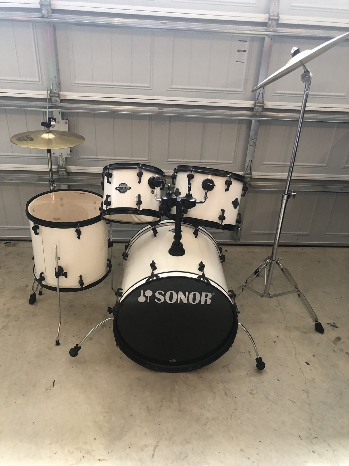 Sonor smart force drum set ! Snare drum comes with it