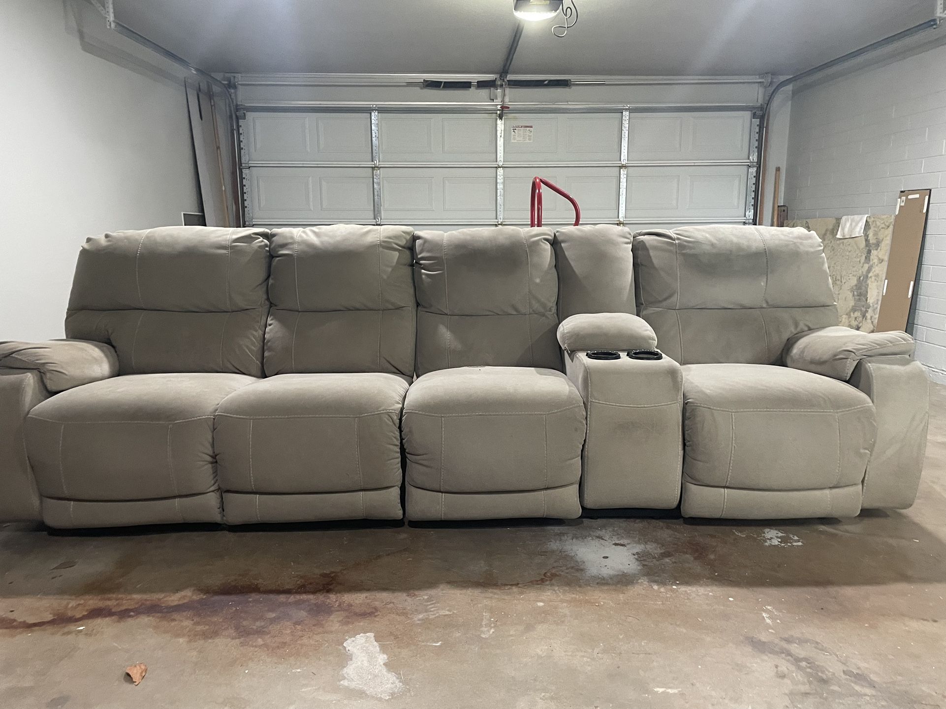 4 Seat Couch With 3 Recliners