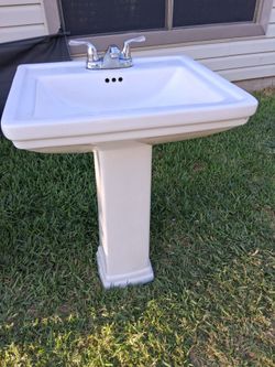 Pedestal sink - ( public meet up)