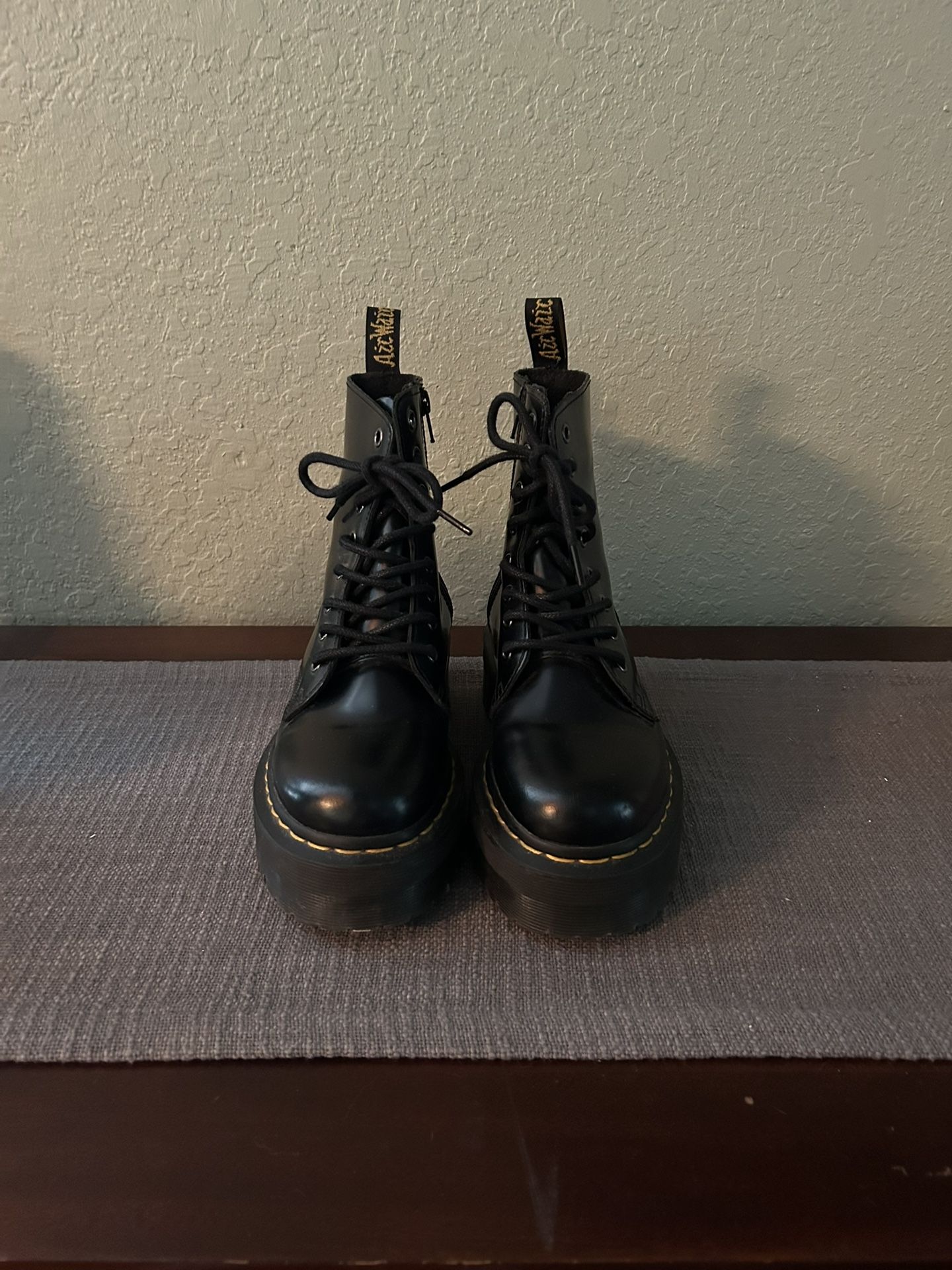 Dr. Martens Women Boots Size 6