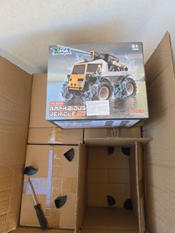 Brave 1:18 RC Amphibious Vehicle with Water Spray
