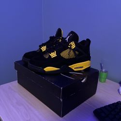 Jordan 4 Retro Yellow Thunders