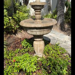 Stone garden fountain good condition