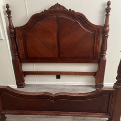 Queen Wooden Bed 