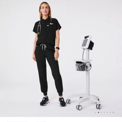 FIGS SCRUBS SET LIKE NEW 