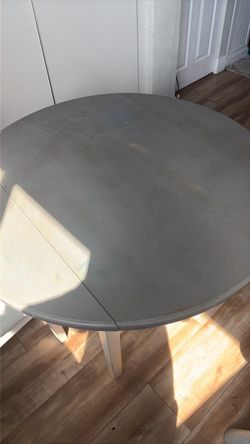 4 chairs with round table