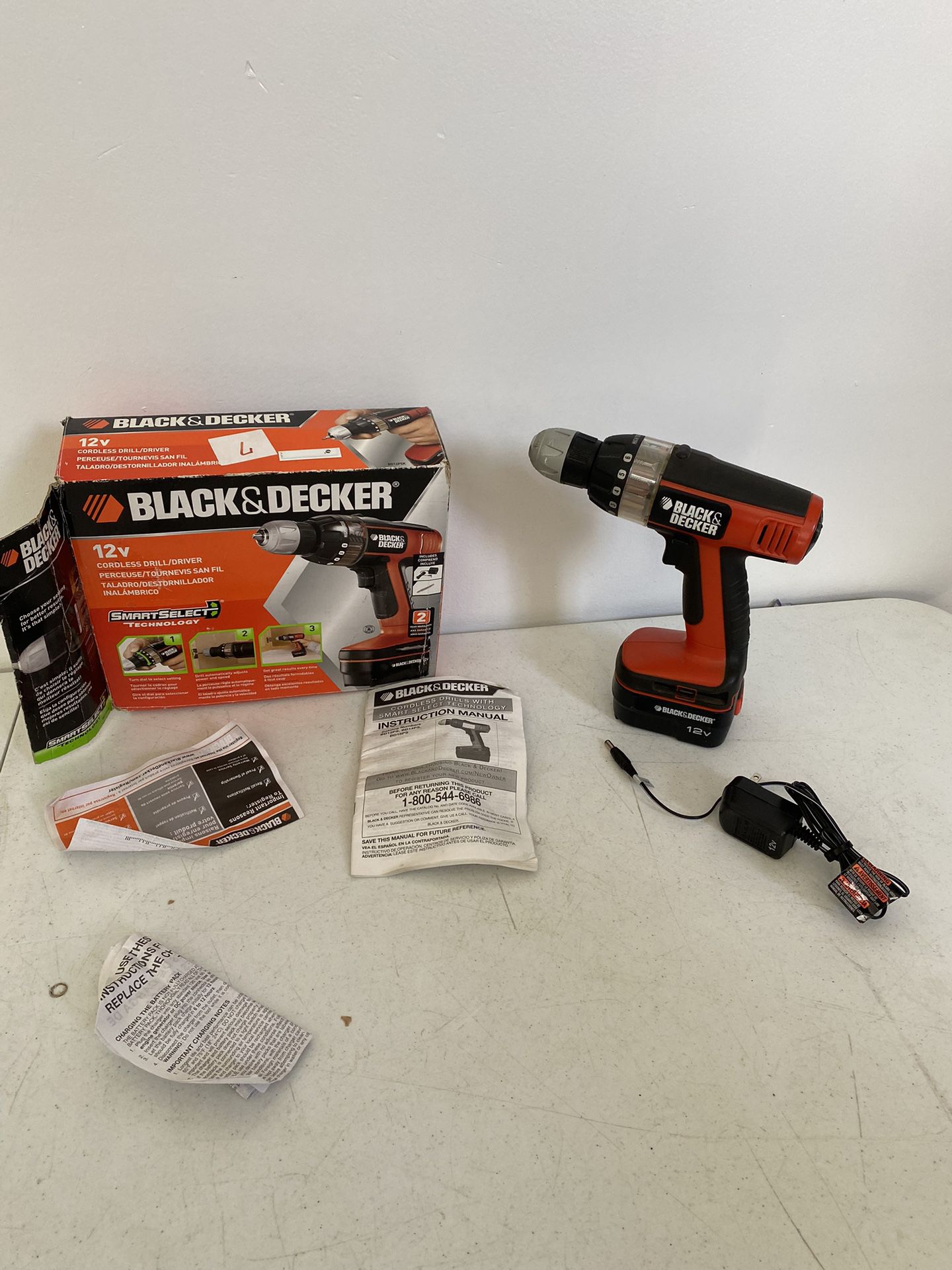 Black & Decker 12V Cordless Drill Drill with battery and charger