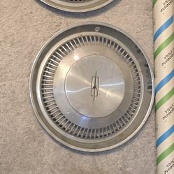 Oldsmobile HUBCAPS
