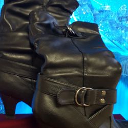 AUTHENTIC leather boots by ALDO, black leather. Very light and comfortable to wear.  Beautiful leather. Excellent condition. Size 7. Please read and s
