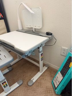 Children’s Adjustable Study Desk & Chair Set with LED Lamp – Excellent Condition