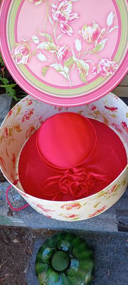 Old vintage hat in original box