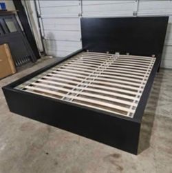 Queen Size Bed Frame, Good Conditions 👍, Black Color