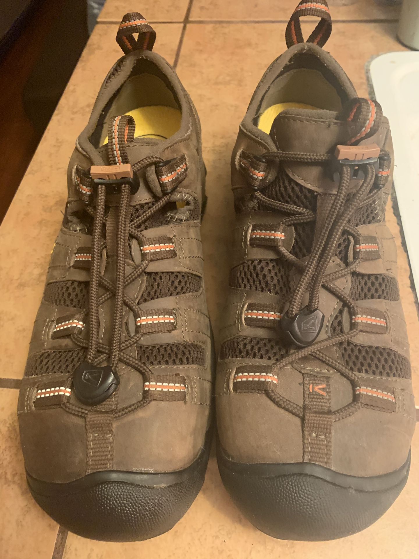 Keen shoes almost new