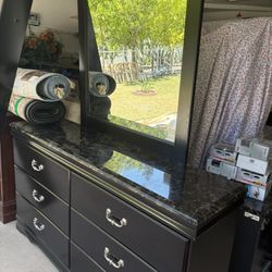 Queen Bedroom Set