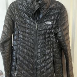 WOMENS NORTH FACE AND THERMOBALL JACKET XS 