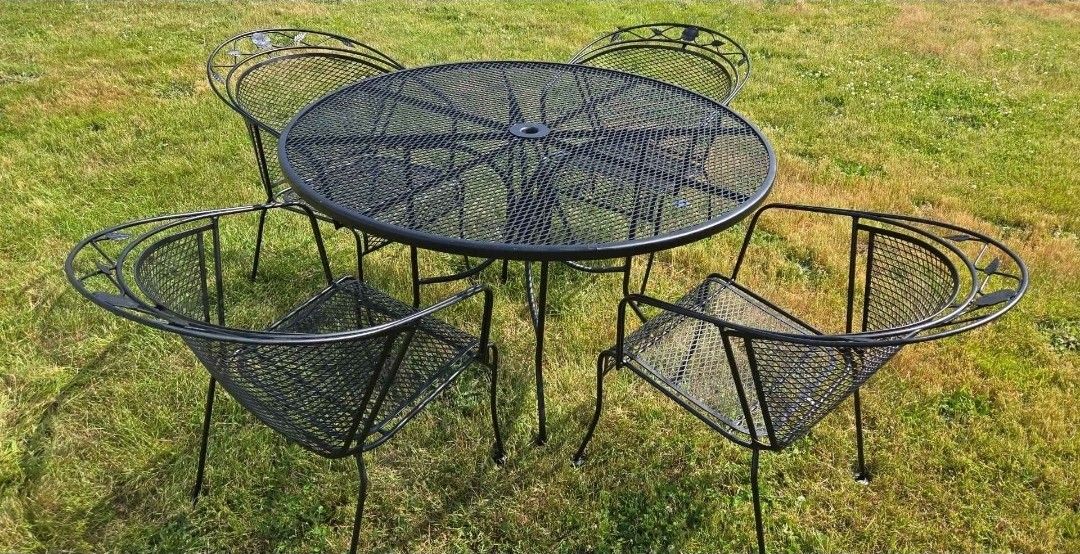 Vintage Outdoor Iron Set - Fresh Paint