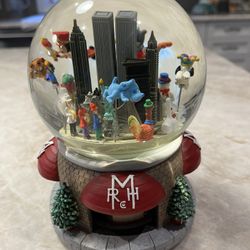 Macys Thanksgiving Day Musical Snow Globe