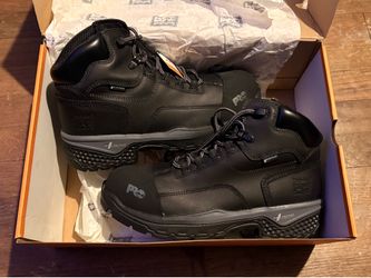 Workbooks - Timberland bosshog 8.5 *NEVER WORN*