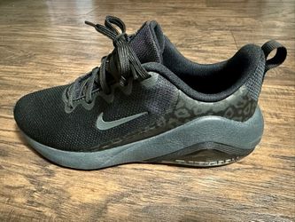 Women’s Nike Shoes Size 7.5