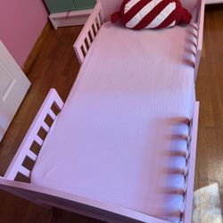 🎀 Dream On Me Pink 3-in-1 Convertible Toddler Bed – Includes Mattress & Protector – Excellent Condition!