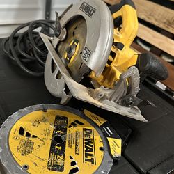 Circular saw Dewalt