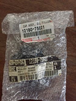 1995-1997 Genuine Toyota Tacoma Oil Filler Cap 12180-75021 New