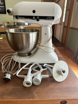 KitchenAid Classic Plus Stand Mixer – White – 4.5 Qt – Multiple Attachments