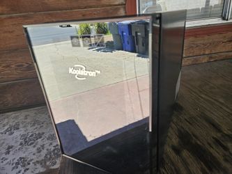 Wine refrigerator