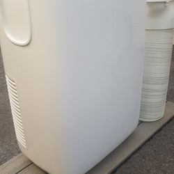 LG 8,000 BTU Portable Air Conditioner Cools 450 Sq. Ft. with Auto Restart. Dehumidifier included. 