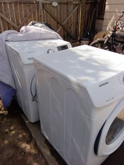 Like New Samsung washer and gas dryer set !!NEED GONE..IM MOVING TOO AN APT!!