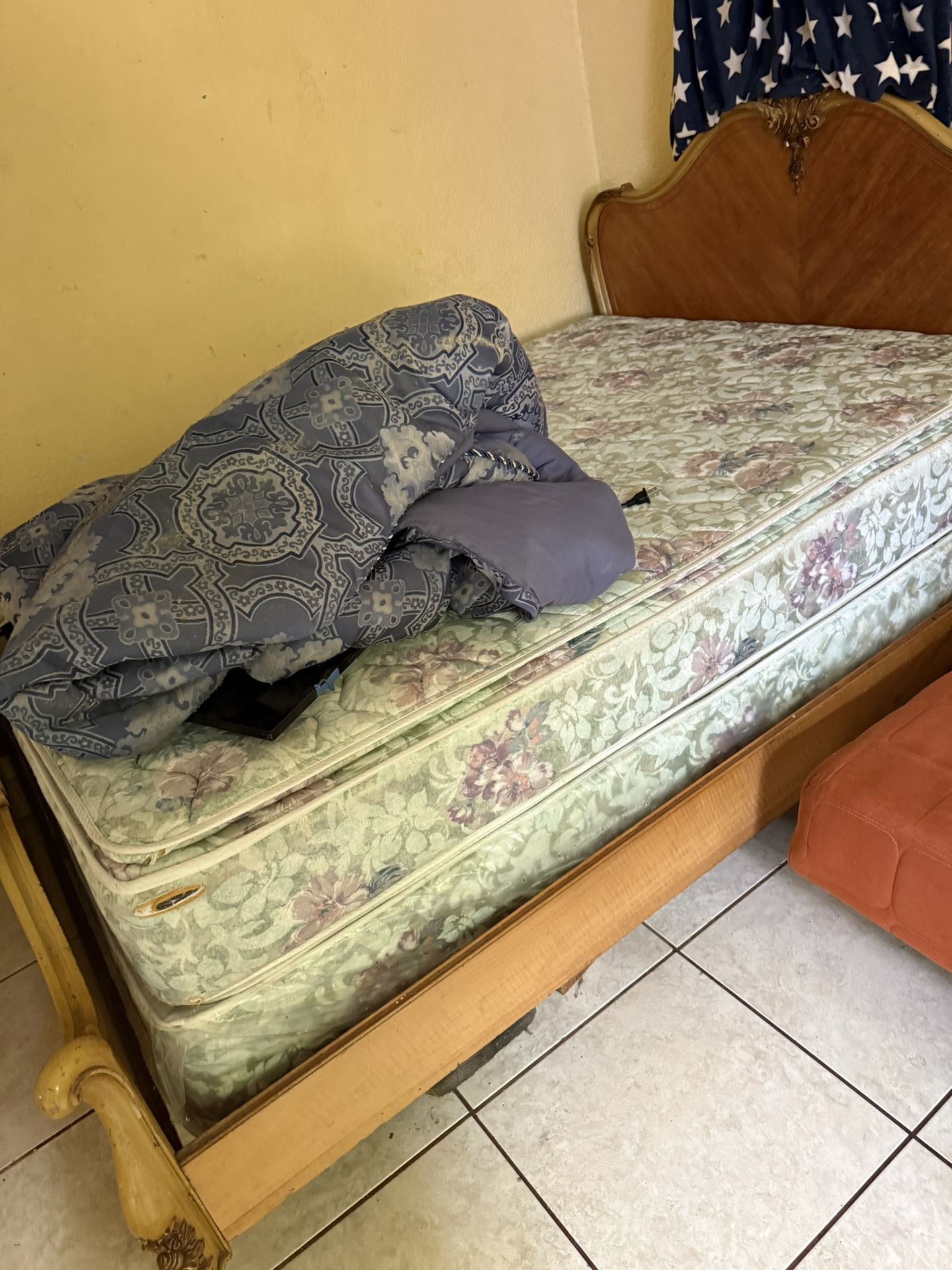 I Have A Semi New FULL SITE MATTRESS AND NEW BOX SPRING