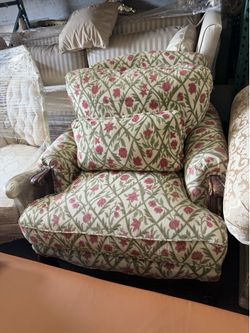 Vintage English country style floral pattern club chair