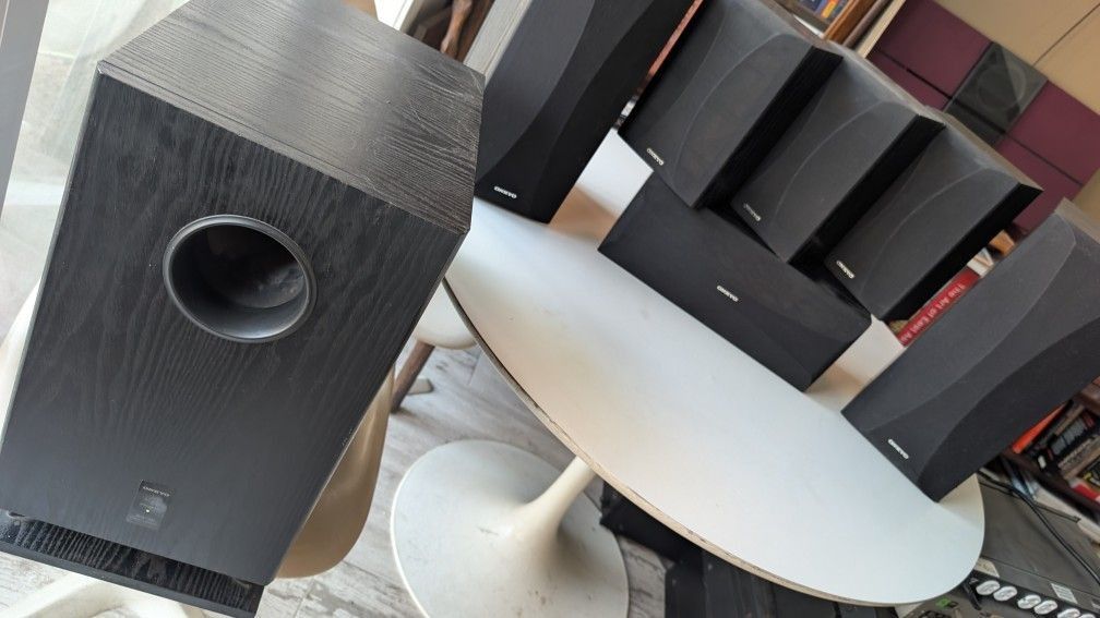 Onkyo Surround Sound Speaker Set W Powered Subwoofer 6pc Speakers Work Great Skw-200 Sub Home Theater