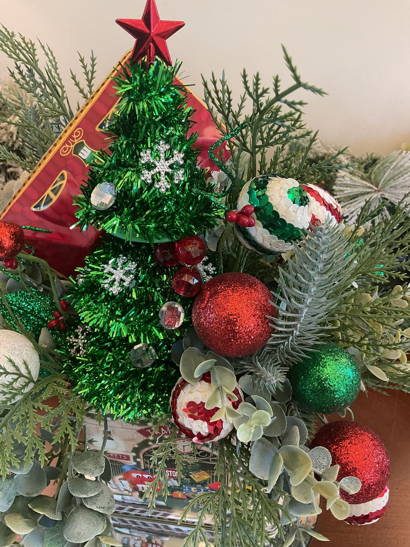 Vintage Collectible M & M Xmas Floral