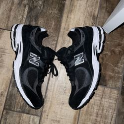 New Balance 2002R 