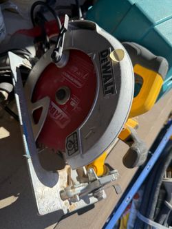 DEWALT Skill saw