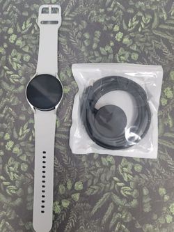 Samsung - Galaxy Watch 6 40mm BT R930 (Pre-Owned) Fair Cream