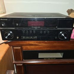 Pioneer Audio/Video Multi-Channel Receiver VSX-519V