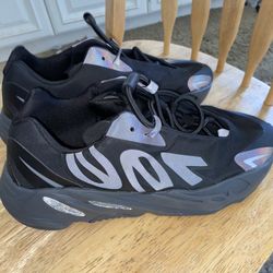 Adidas Men Yeezy 700