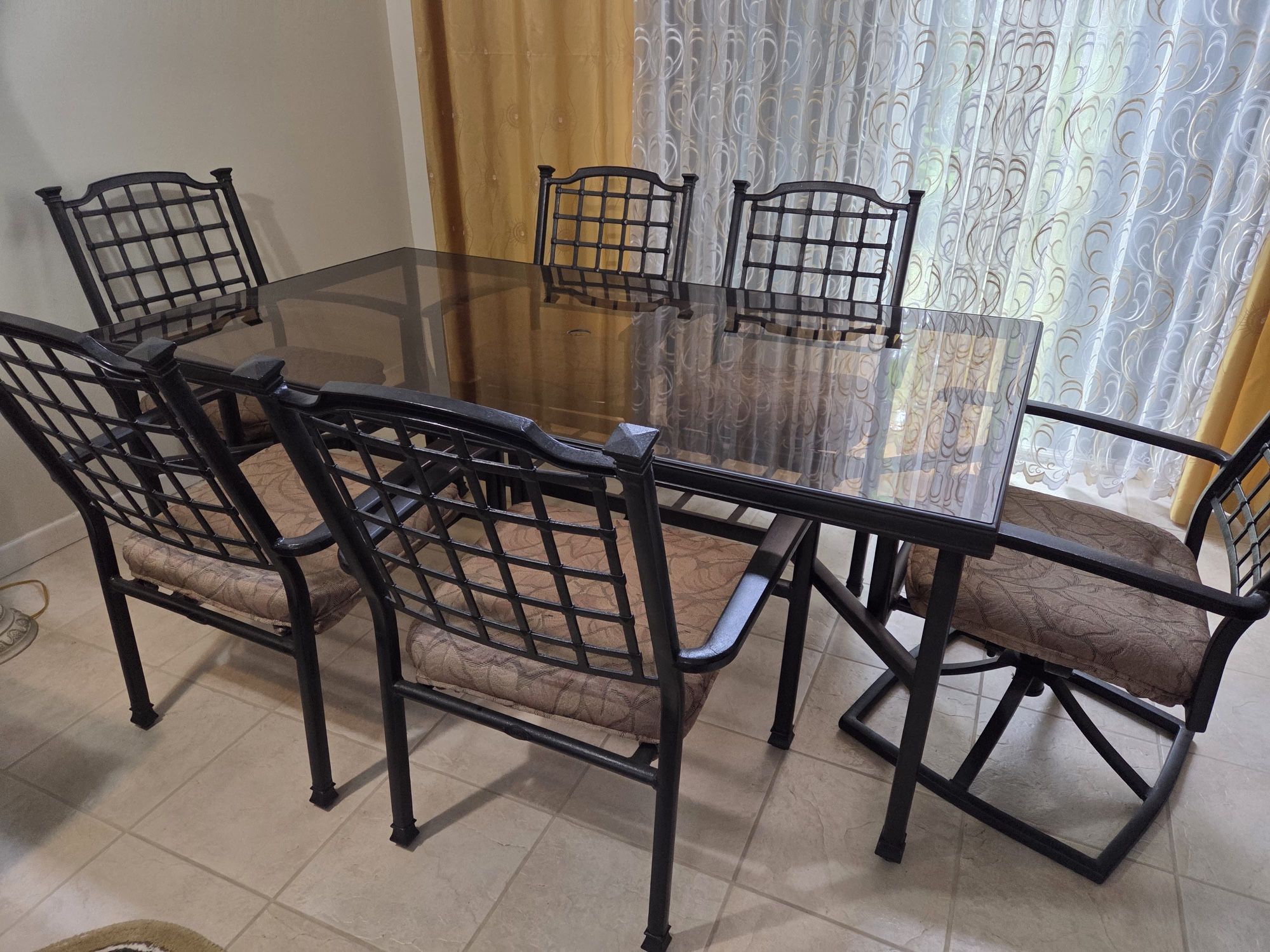 Glass Dinning Table With Chairs