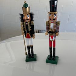 Nutcracker statues 