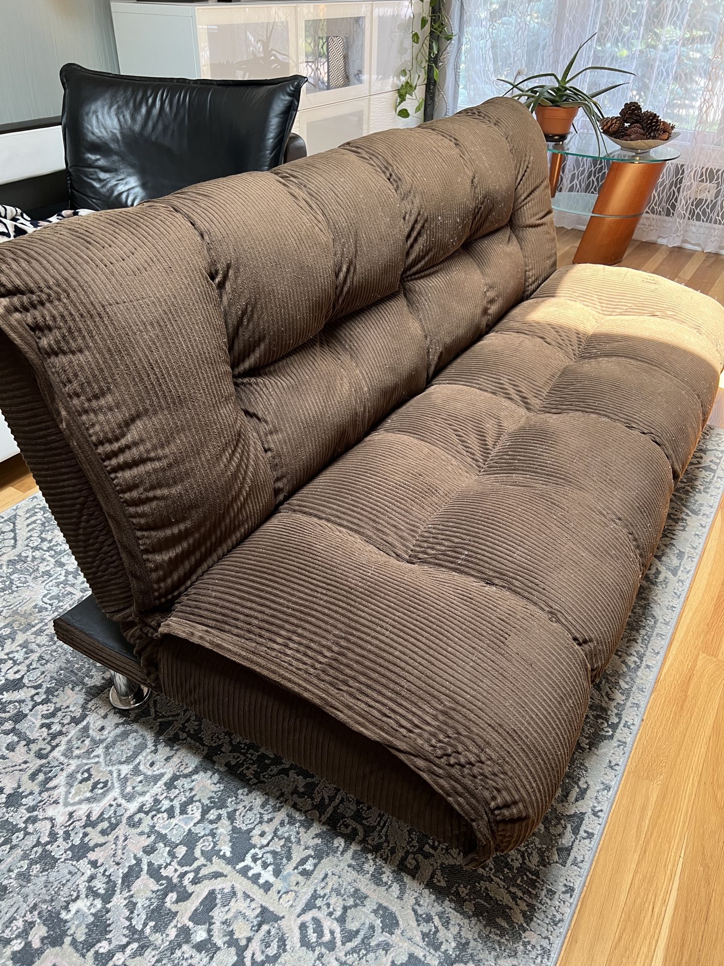 Foldable couch